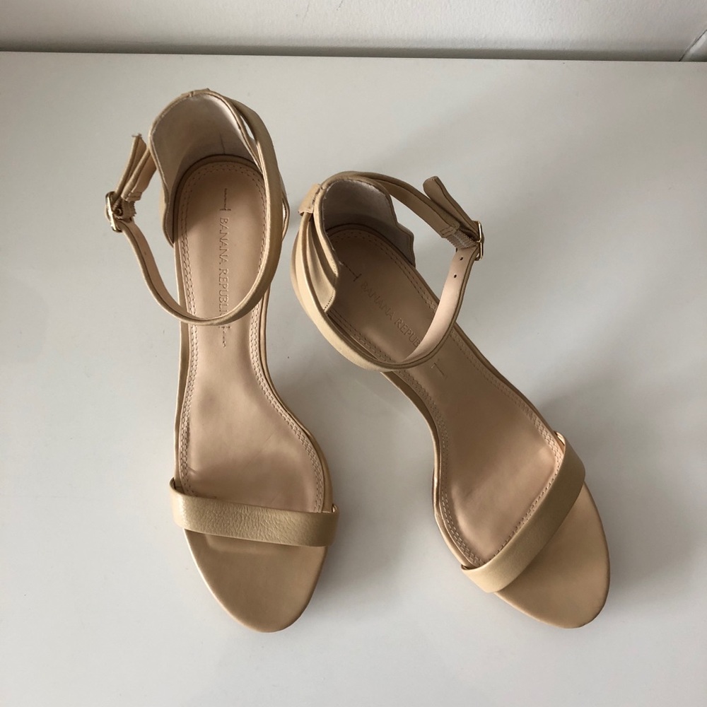 Banana Republic Nude Heels
